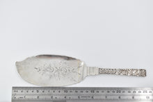 Load image into Gallery viewer, Sterling Silver Justis & Armiger Antique Rose Fish Server