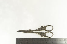 Load image into Gallery viewer, Sterling Silver Oak Leaf Vine Baroque Grape Shears Scissors