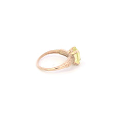 Load image into Gallery viewer, 10K 1940's Lemon Quartz Vintage Statement Ring Yellow Gold