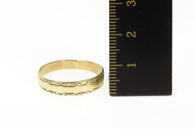Load image into Gallery viewer, 14K Retro Scroll Pattern Graduated Wedding Band Ring Size 10.25 Yellow Gold