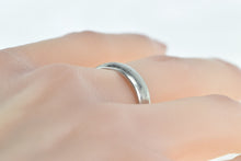 Load image into Gallery viewer, Platinum 5.6mm Vintage Simple Wedding Band Ring