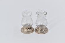 Load image into Gallery viewer, Sterling Silver Newport Quaker Hurricane Salt Pepper Shaker (2 pcs)