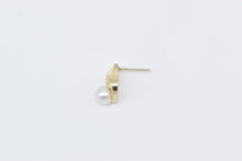 Load image into Gallery viewer, 10K Pearl Diamond Accent Vintage Single Stud Earring Yellow Gold