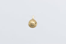 Load image into Gallery viewer, 14K Scallop Sea Shell Diamond Cut Ocean Motif Charm/Pendant Yellow Gold