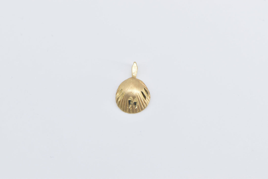 14K Scallop Sea Shell Diamond Cut Ocean Motif Charm/Pendant Yellow Gold