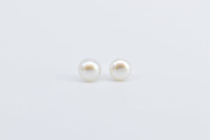 14K 6.6mm Cultured Pearl Vintage Classic Stud Earrings Yellow Gold