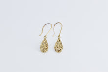 Load image into Gallery viewer, 10K Filigree Curvy Tear Drop Dangle Vintage Earrings Yellow Gold