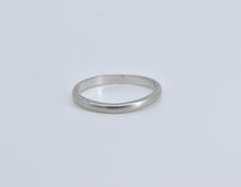 Load image into Gallery viewer, Platinum 2.1mm Rounded Classic Vintage Wedding Band Ring
