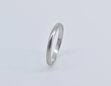 Load image into Gallery viewer, Platinum 2.1mm Rounded Classic Vintage Wedding Band Ring