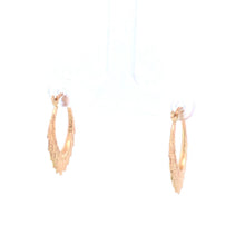 Load image into Gallery viewer, 14K Geometric Zig Zag Pattern Oval Hoop 23.8mm Earrings Yellow Gold