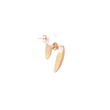 Load image into Gallery viewer, 14K Scalloped Vintage Sea Shell Ocean Motif Earrings Yellow Gold