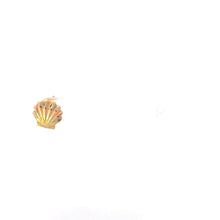 Load image into Gallery viewer, 14K Single Scallop Sea Shell Beach Motif Stud Earring Yellow Gold