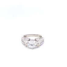 Load image into Gallery viewer, Sterling Silver Round Classic Vintage Travel Engagement Ring