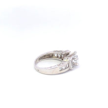 Load image into Gallery viewer, Sterling Silver Round Classic Vintage Travel Engagement Ring