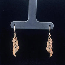 Load image into Gallery viewer, 14K Wavy Scroll Filigree Vintage Dangle Earrings Yellow Gold