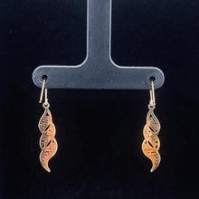 Load image into Gallery viewer, 14K Wavy Scroll Filigree Vintage Dangle Earrings Yellow Gold