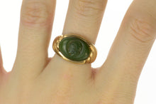 Load image into Gallery viewer, 10K Carved Green Agate Cameo Retro Swirl Ring Size 11 Yellow Gold