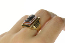 Load image into Gallery viewer, 10K Men&#39;s Ornate Carved Agate Trojan Cameo Ring Size 7.75 Yellow Gold