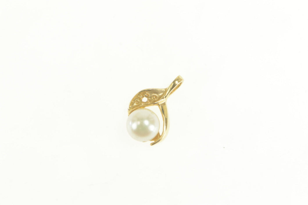14K Pearl Classic Small Curvy Simple Pendant Yellow Gold