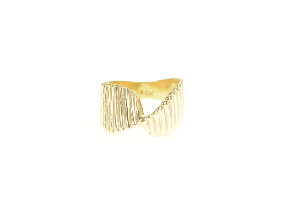 14K Retro Ornate Grooved Twist Ribbon Mobius Ring Yellow Gold