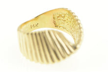 Load image into Gallery viewer, 14K Retro Ornate Grooved Twist Ribbon Mobius Ring Yellow Gold