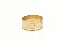 Load image into Gallery viewer, 10K Victorian 8.6mm Vine Leaf Pattern Band Ring Yellow Gold