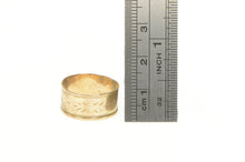 Load image into Gallery viewer, 10K Victorian 8.6mm Vine Leaf Pattern Band Ring Yellow Gold
